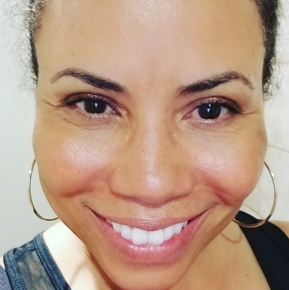 Meet your Posher, Traycee - Picture 2 of 4